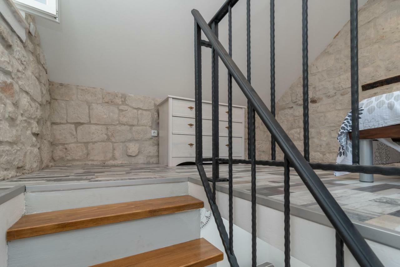 Appartement Apartman Skuribanda à Trogir Extérieur photo