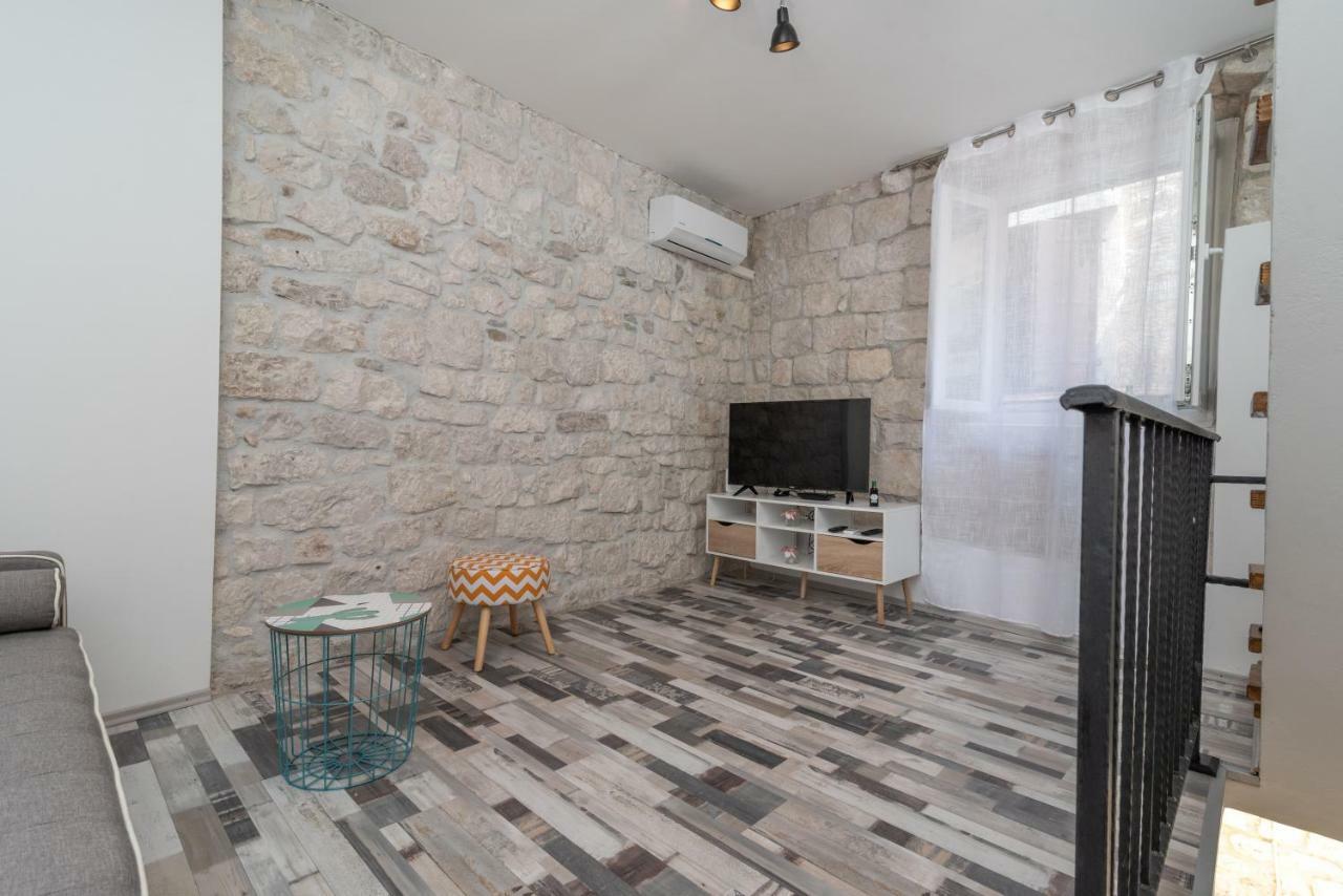 Appartement Apartman Skuribanda à Trogir Extérieur photo